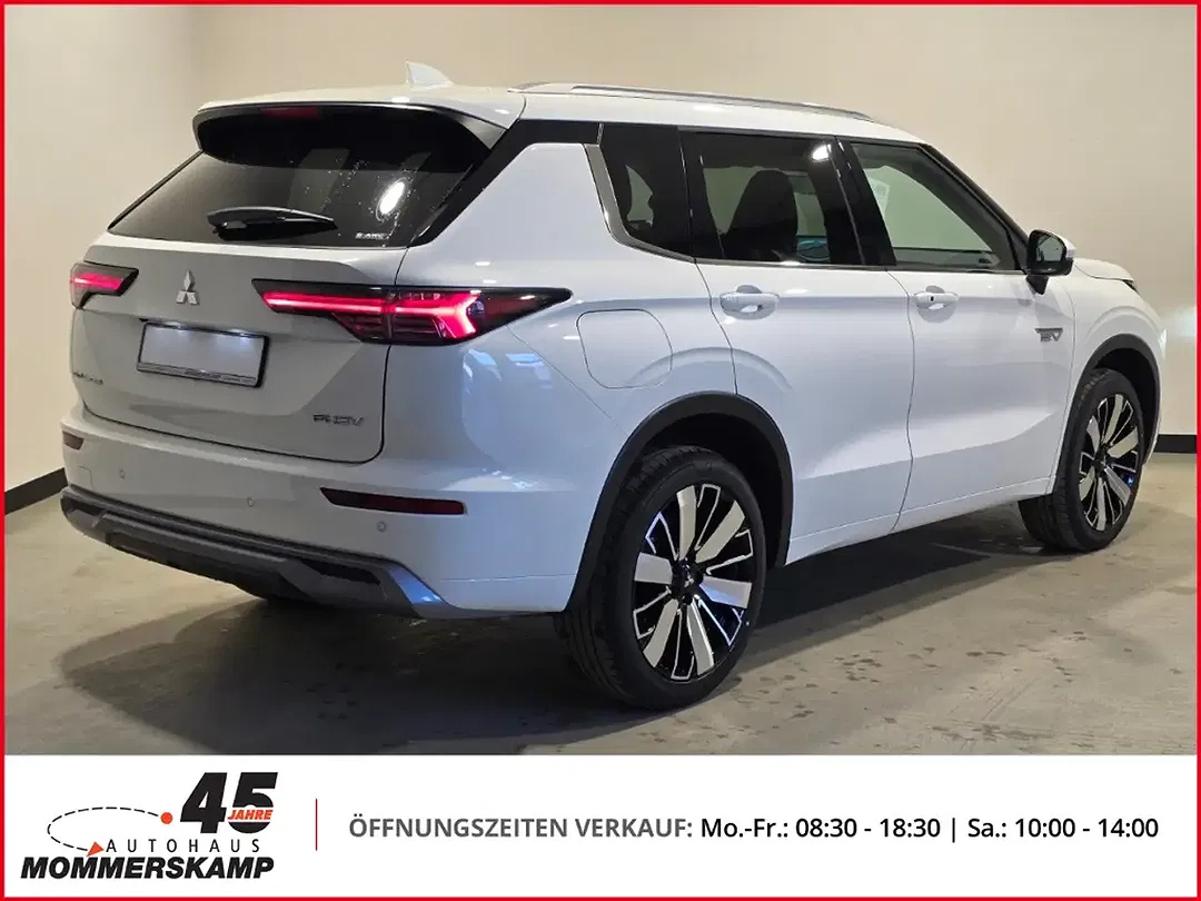 Mitsubishi Outlander - Thumbnail 4