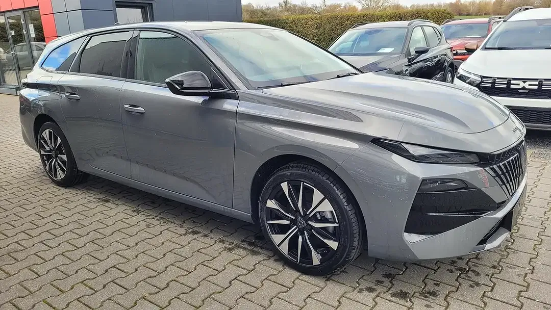 Peugeot 308 - Thumbnail 3