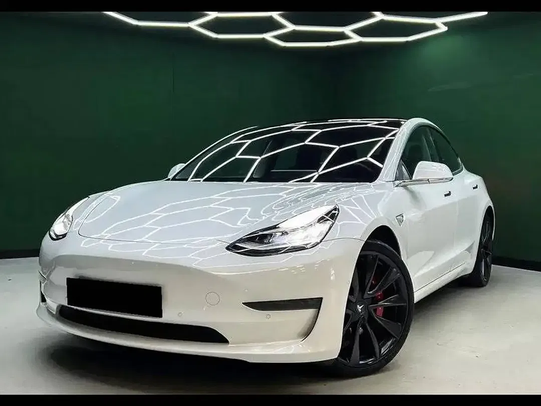 Tesla Model 3 - Thumbnail 1