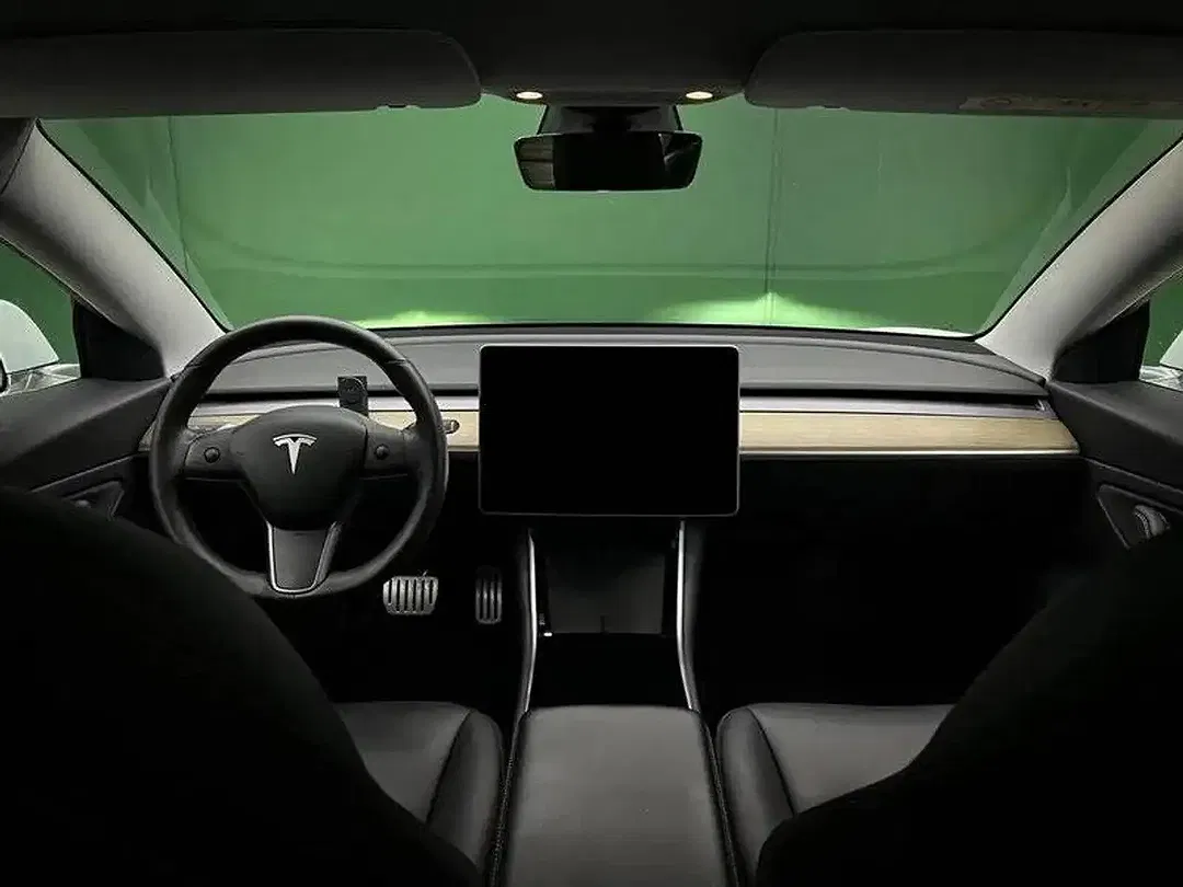 Tesla Model 3 - Thumbnail 12