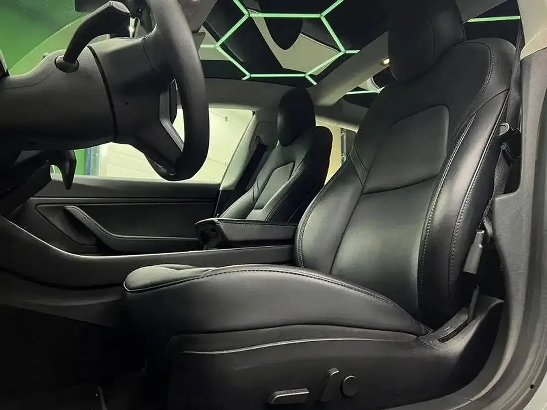 Tesla Model 3 - Thumbnail 14
