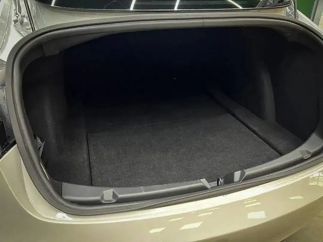 Tesla Model 3 - Thumbnail 16