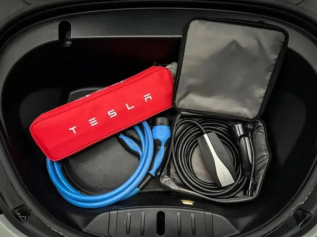 Tesla Model 3 - Thumbnail 18