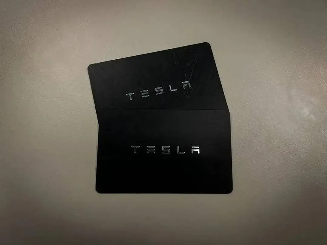 Tesla Model 3 - Thumbnail 19