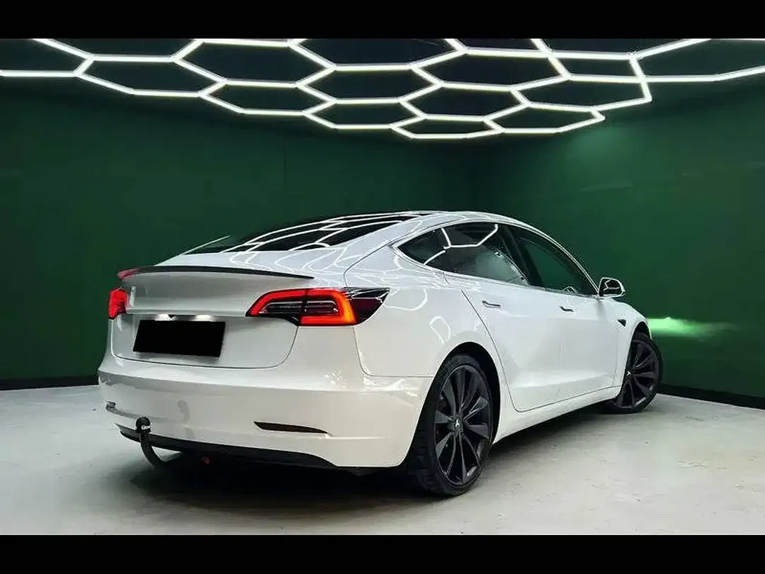 Tesla Model 3 - Thumbnail 4