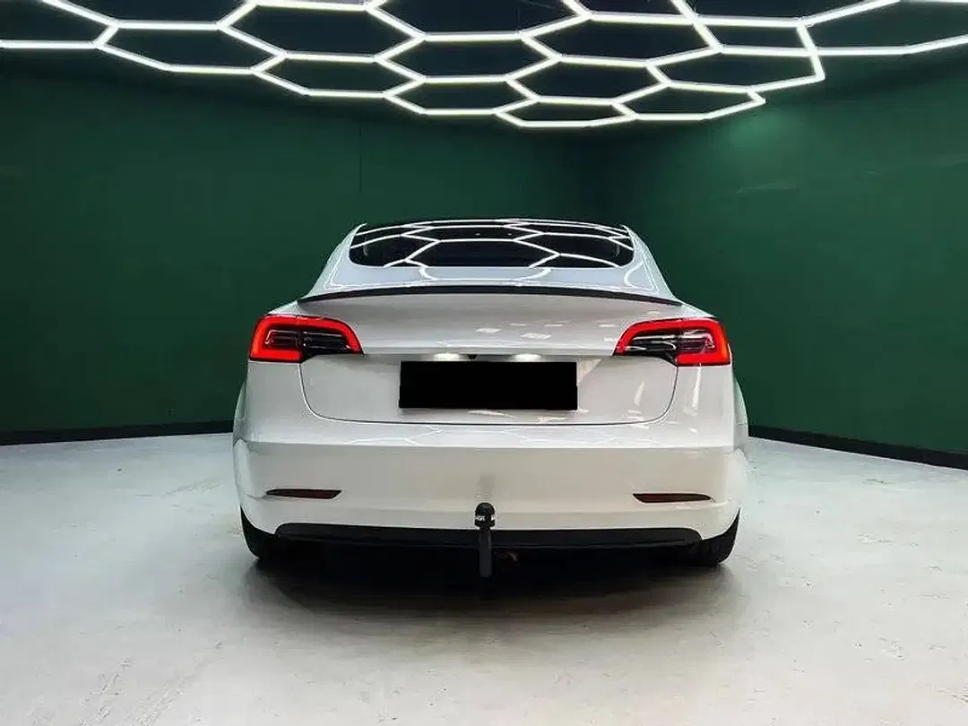 Tesla Model 3 - Thumbnail 8