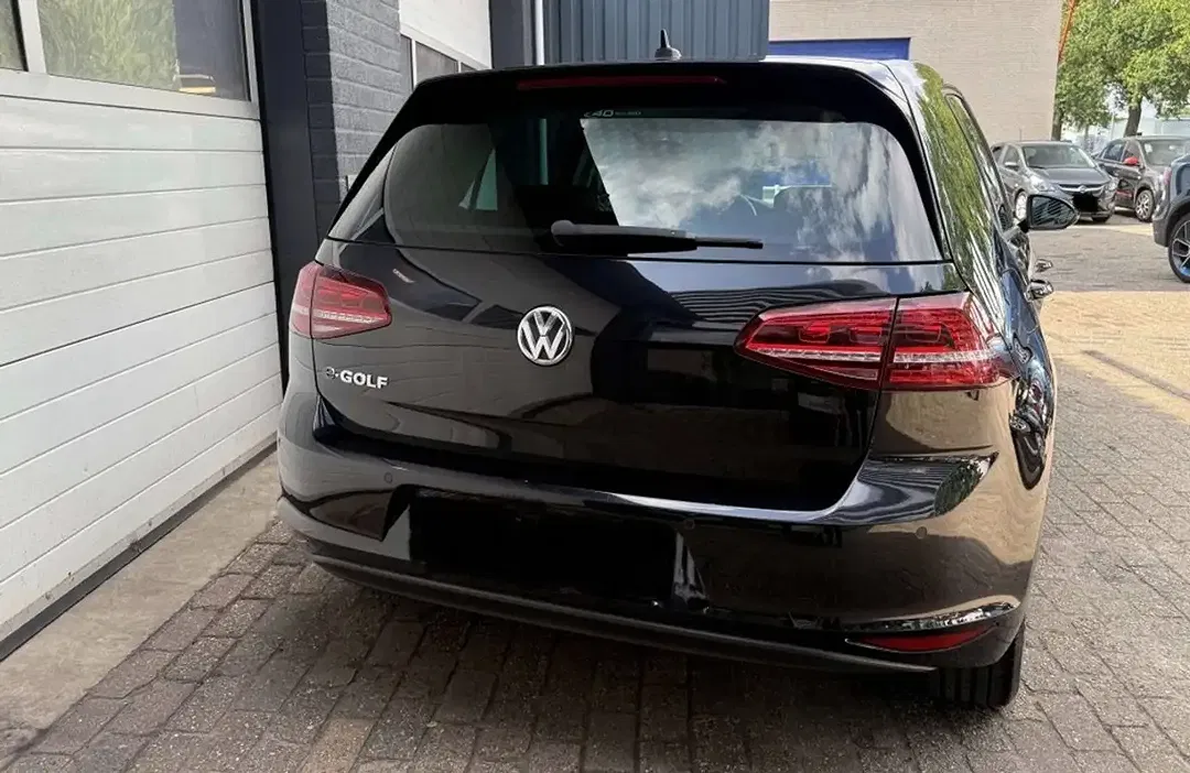 Volkswagen Golf - Thumbnail 6