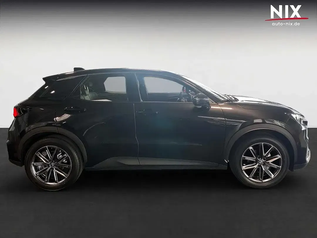 Lexus LBX - Thumbnail 3