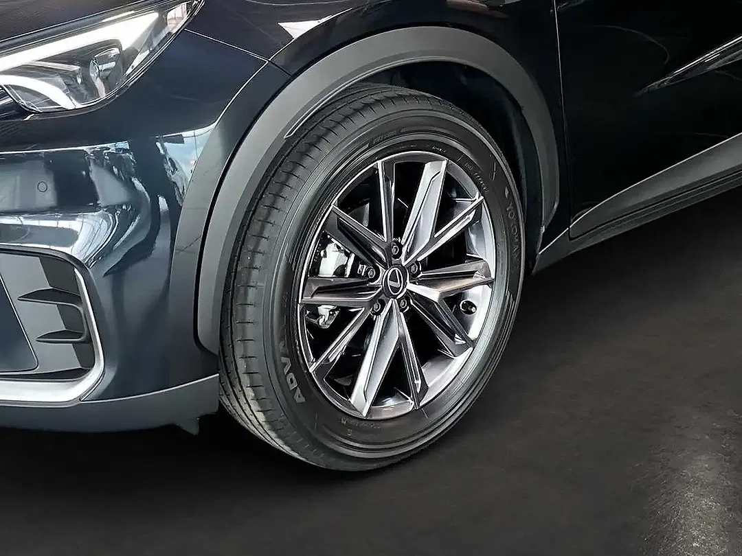 Lexus LBX - Thumbnail 8