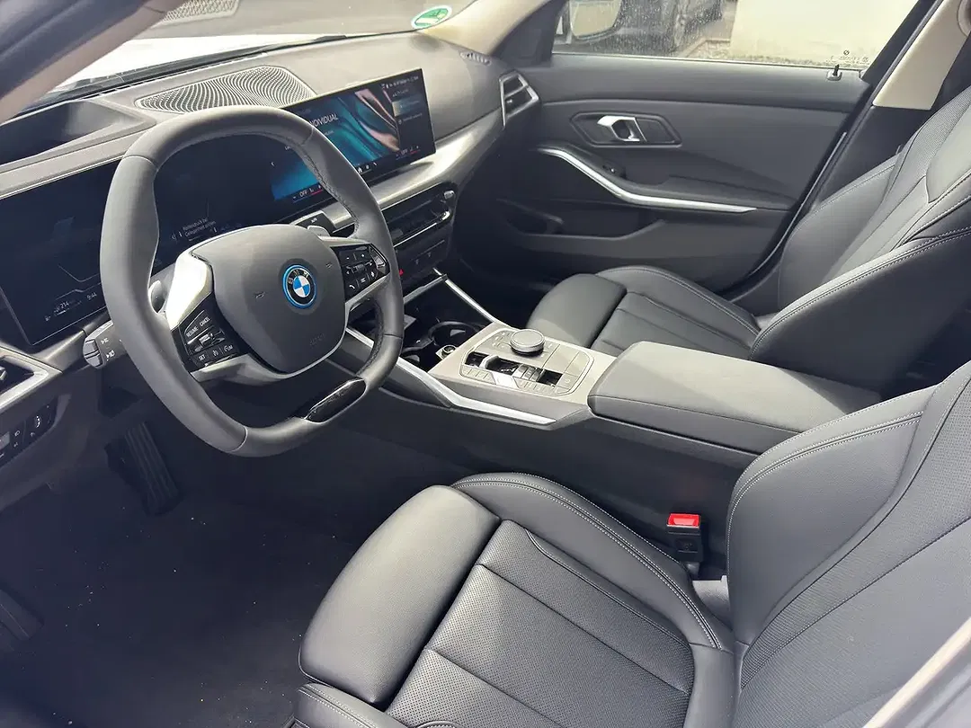 BMW 330 - Thumbnail 10