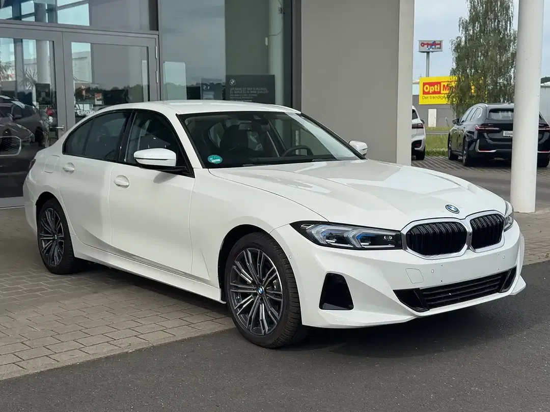BMW 330 - Thumbnail 2