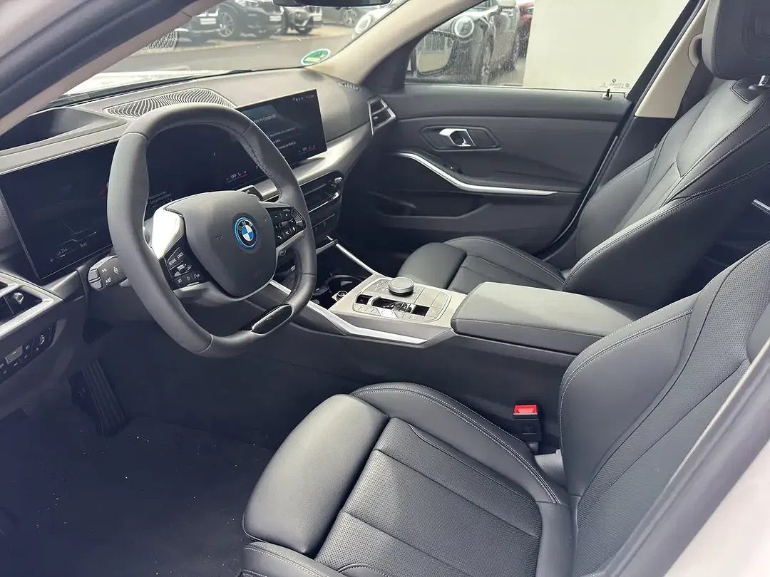 BMW 330 - Thumbnail 5