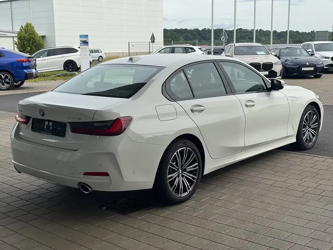 BMW 330 - Thumbnail 8
