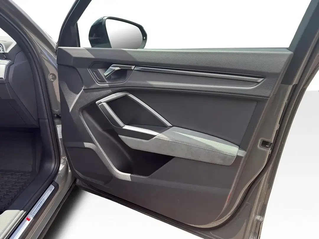 Audi Q3 - Thumbnail 11