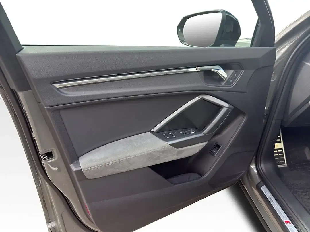 Audi Q3 - Thumbnail 13