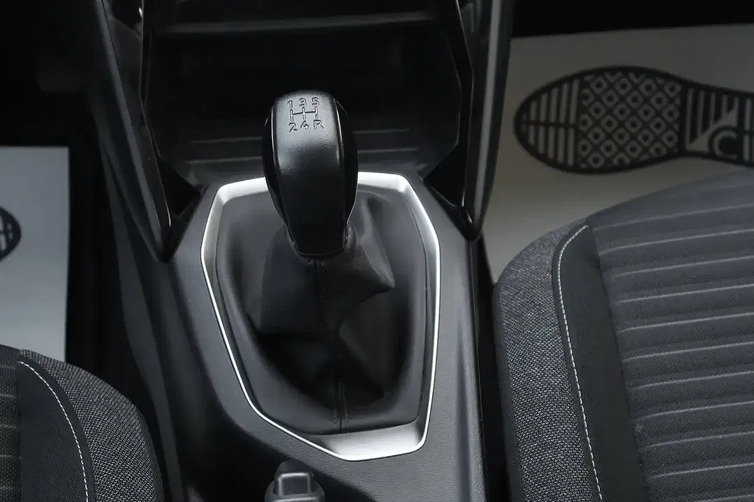 Peugeot 208 - Thumbnail 12