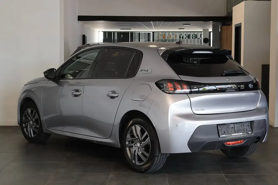 Peugeot 208 - Thumbnail 4