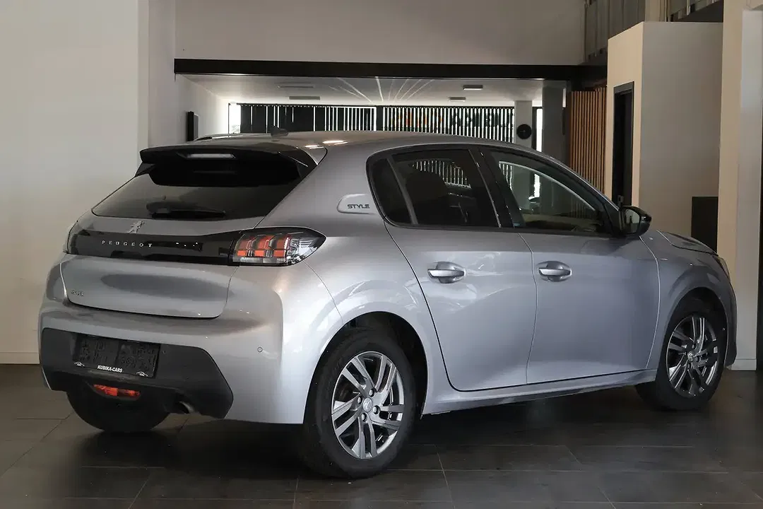 Peugeot 208 - Thumbnail 6