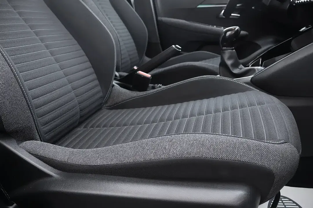 Peugeot 208 - Thumbnail 8