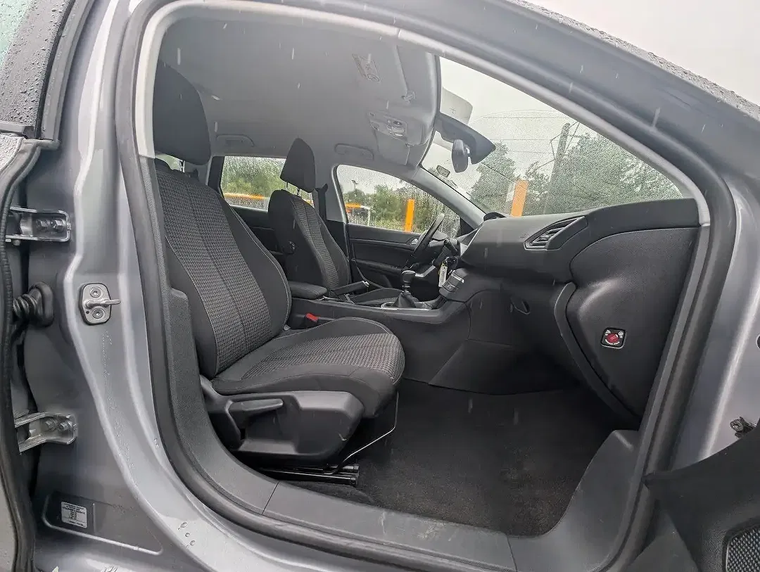 Peugeot 308 - Thumbnail 11