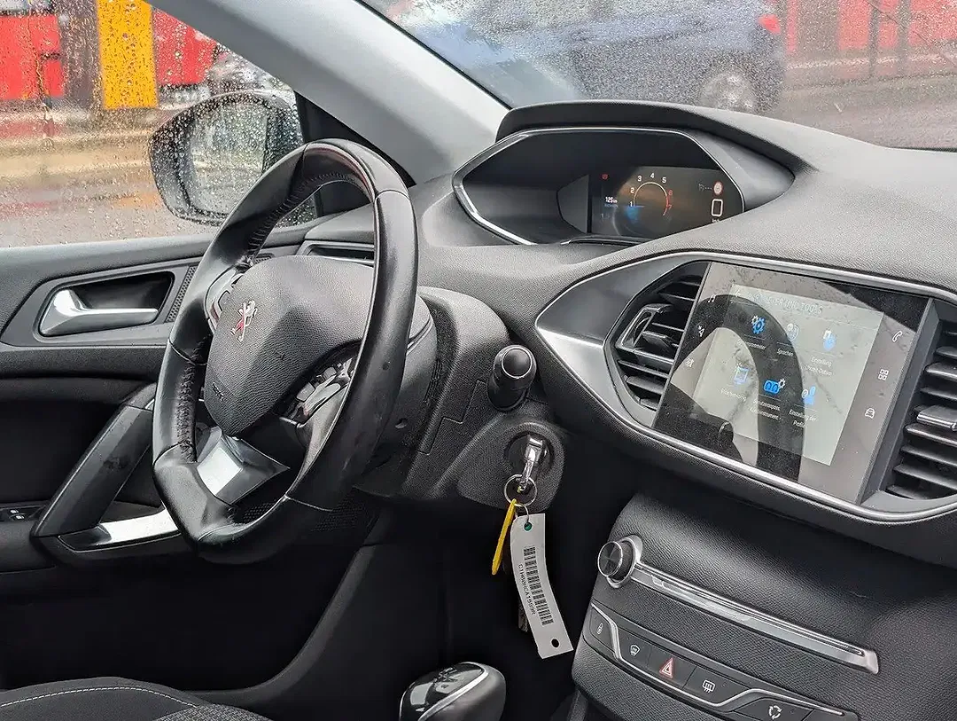 Peugeot 308 - Thumbnail 12