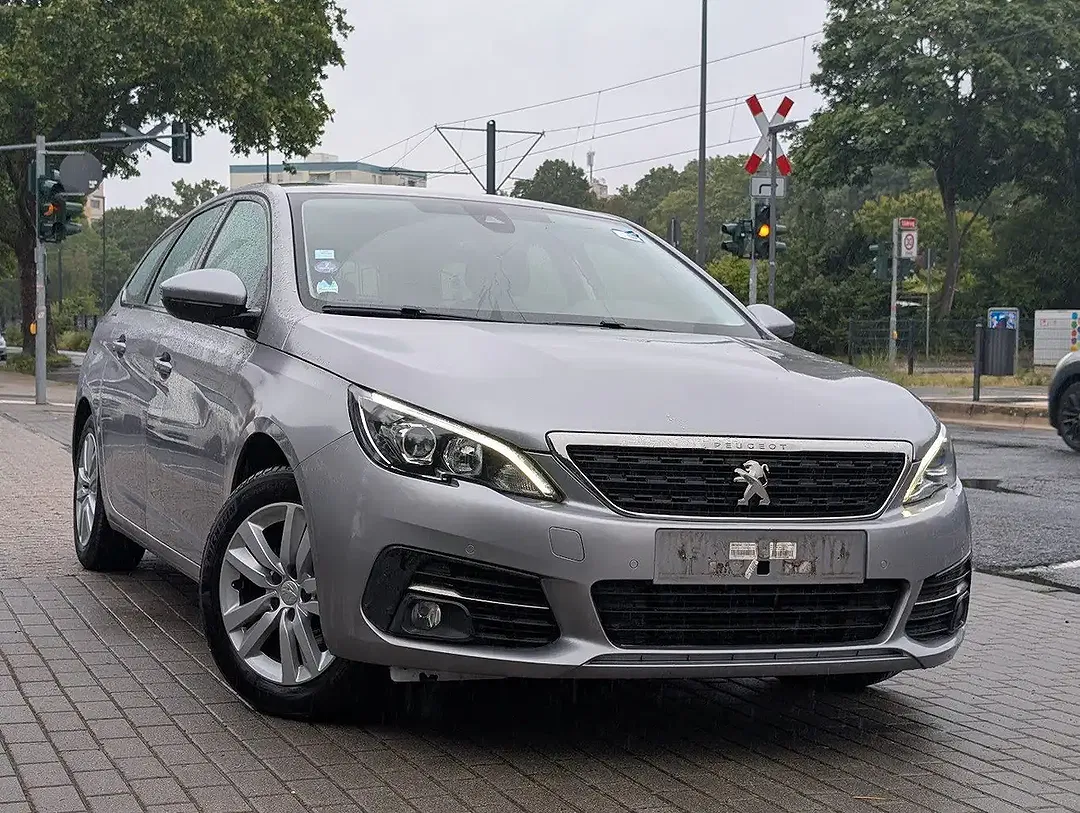 Peugeot 308 - Thumbnail 3