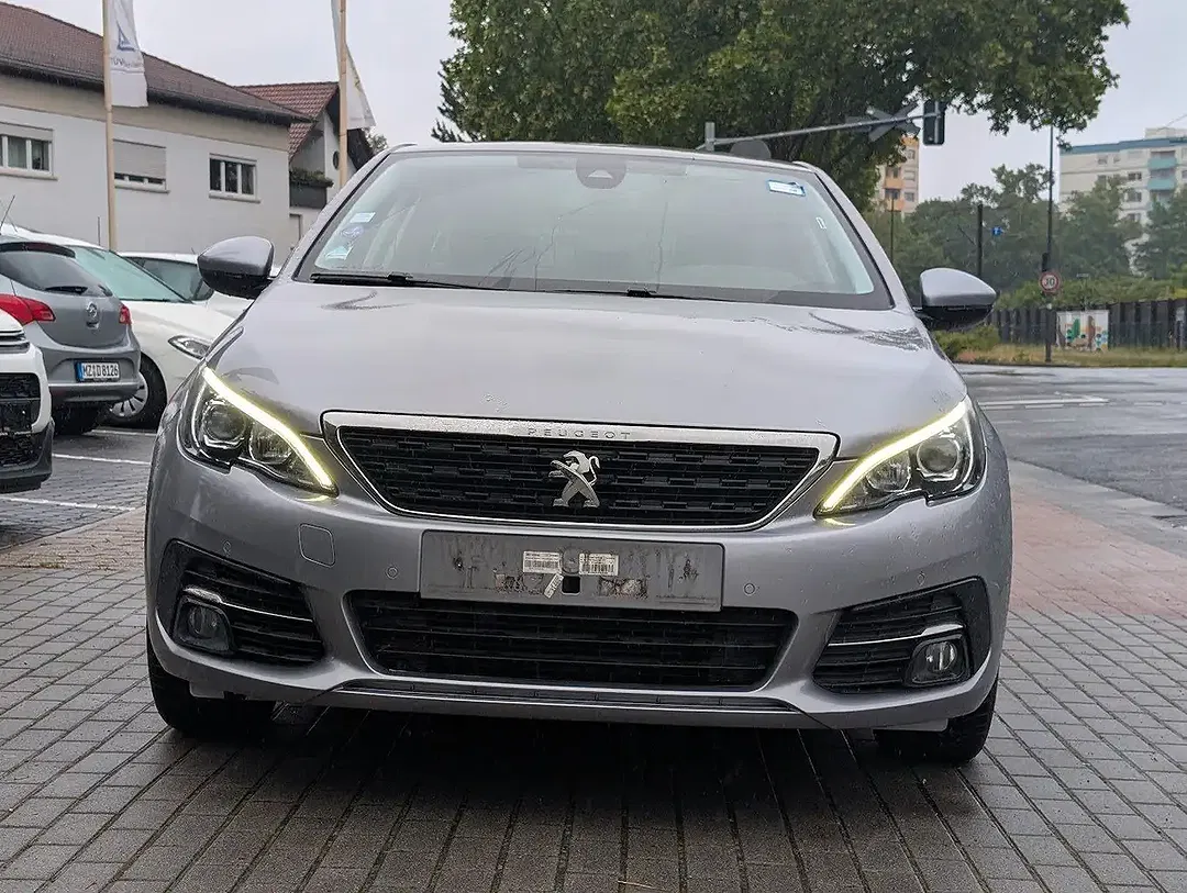 Peugeot 308 - Thumbnail 4