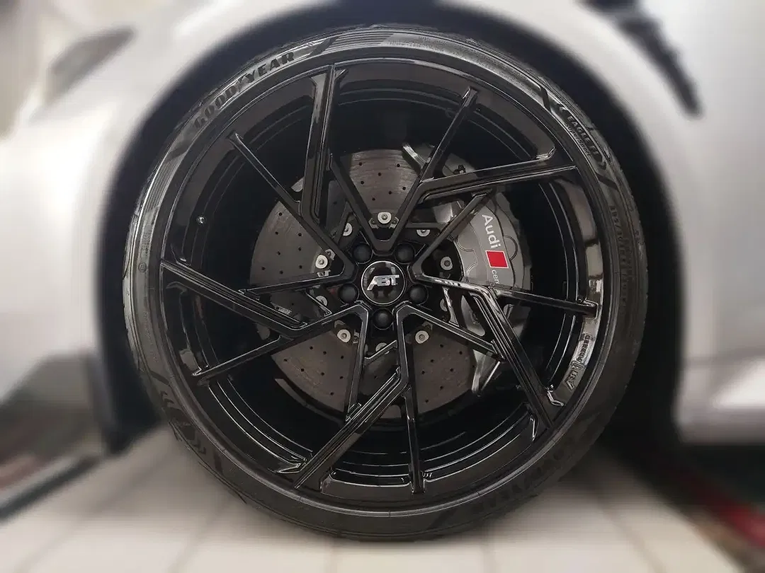 Audi RS6 - Thumbnail 3