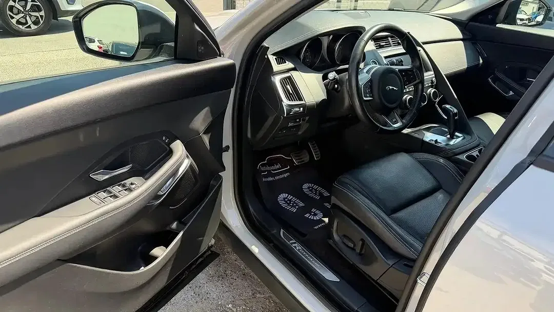 Jaguar E-Pace - Thumbnail 10