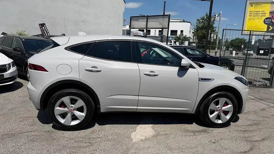Jaguar E-Pace - Thumbnail 2