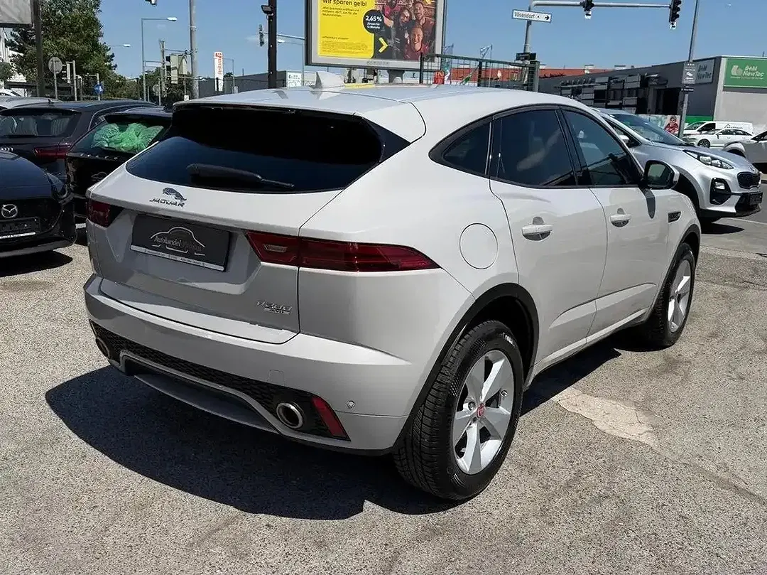 Jaguar E-Pace - Thumbnail 3