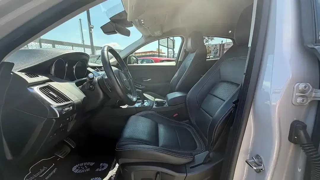 Jaguar E-Pace - Thumbnail 9