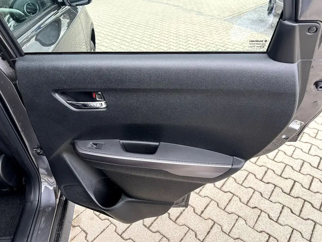 Suzuki Vitara - Thumbnail 14