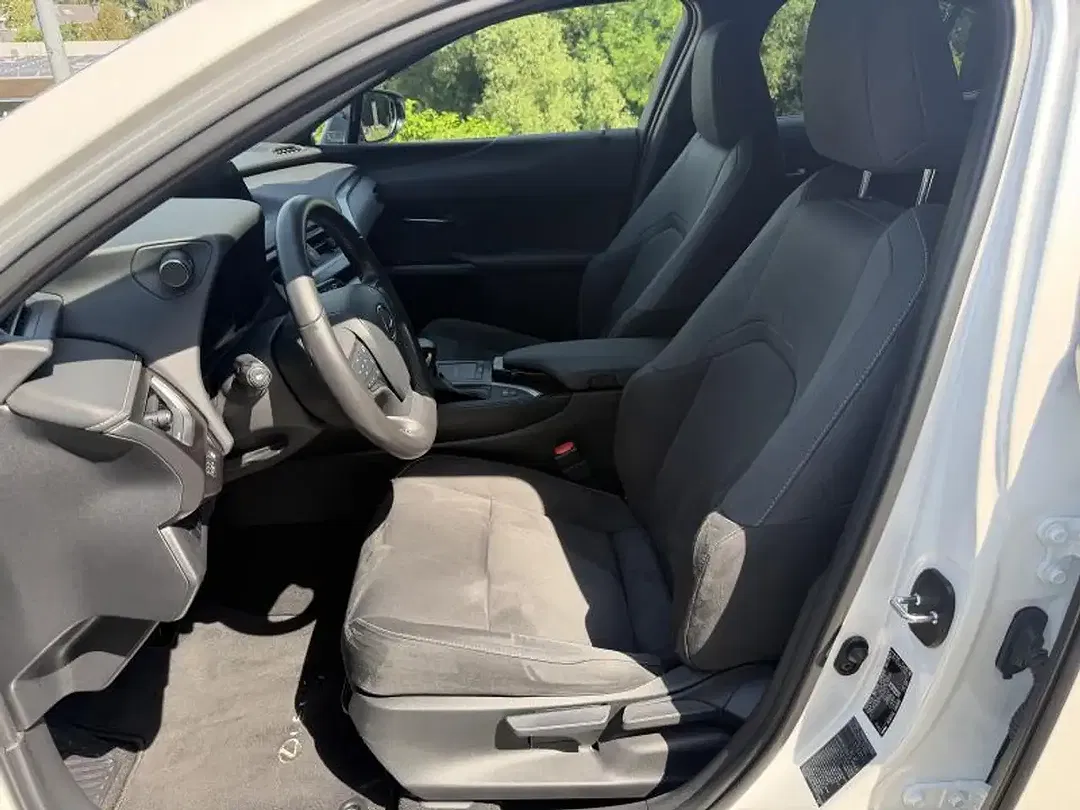 Lexus UX 250h - Thumbnail 10