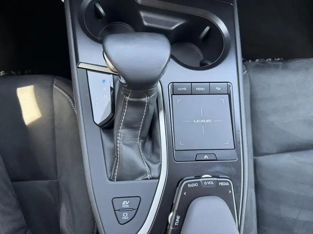 Lexus UX 250h - Thumbnail 6