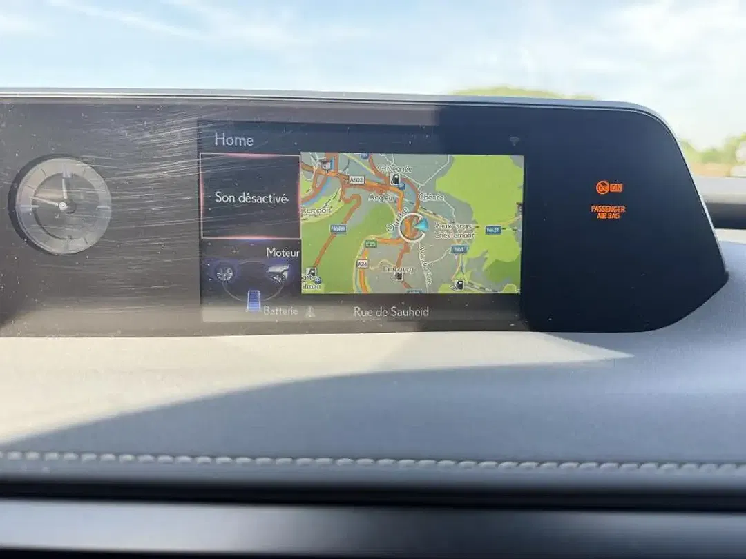 Lexus UX 250h - Thumbnail 8