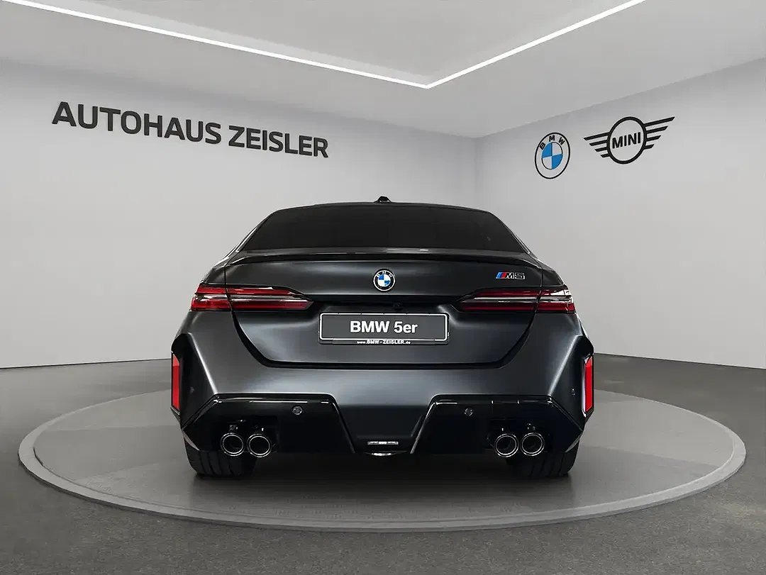 BMW M5 - Thumbnail 4