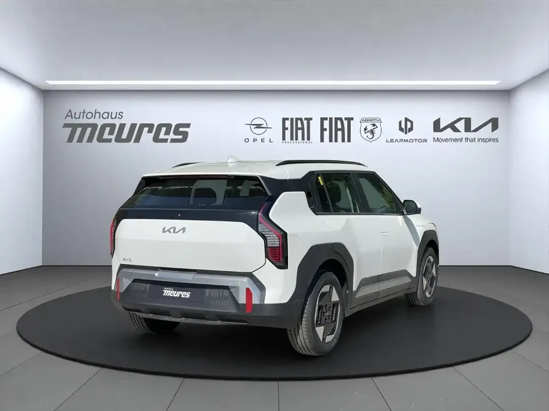 Kia EV3 - Thumbnail 4