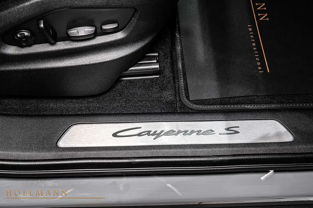 Porsche Cayenne - Thumbnail 15