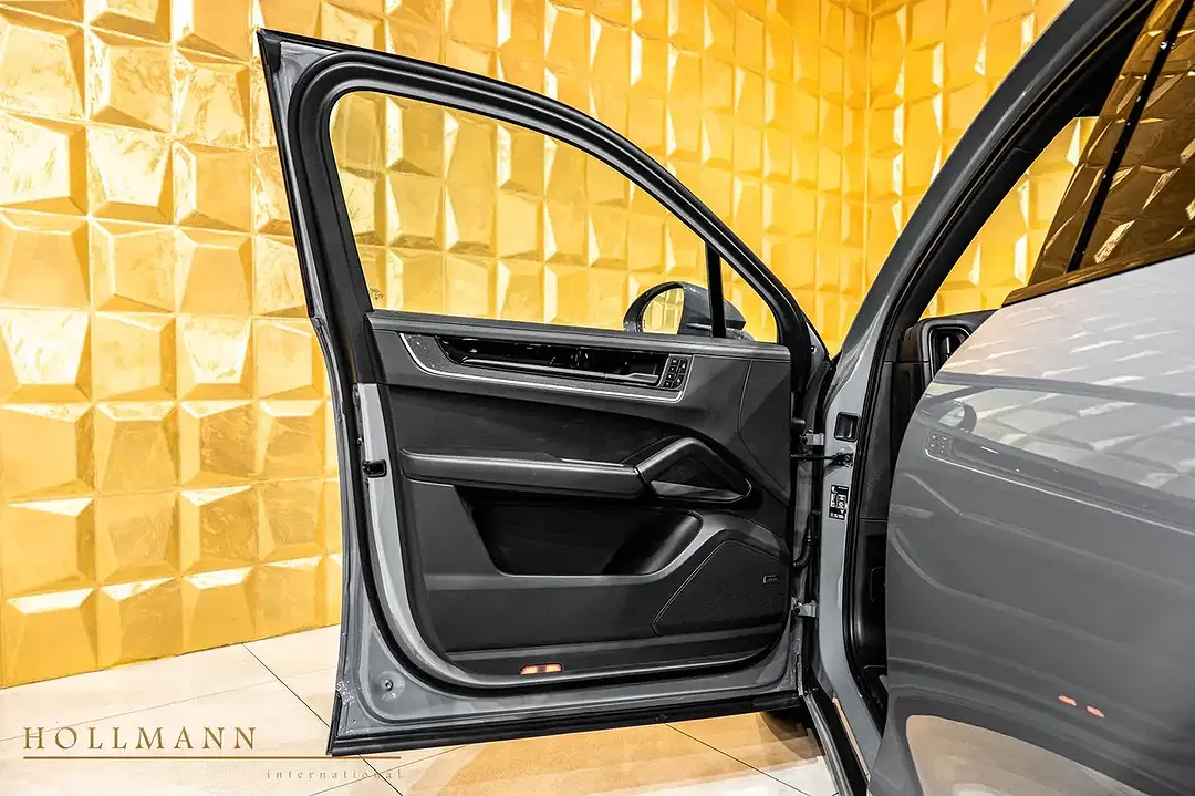 Porsche Cayenne - Thumbnail 9
