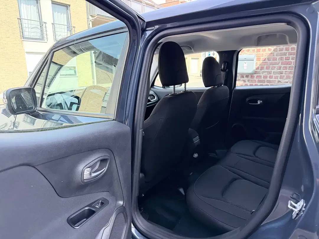 Jeep Renegade - Thumbnail 6