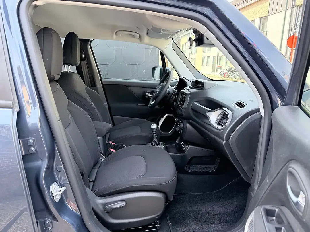 Jeep Renegade - Thumbnail 8