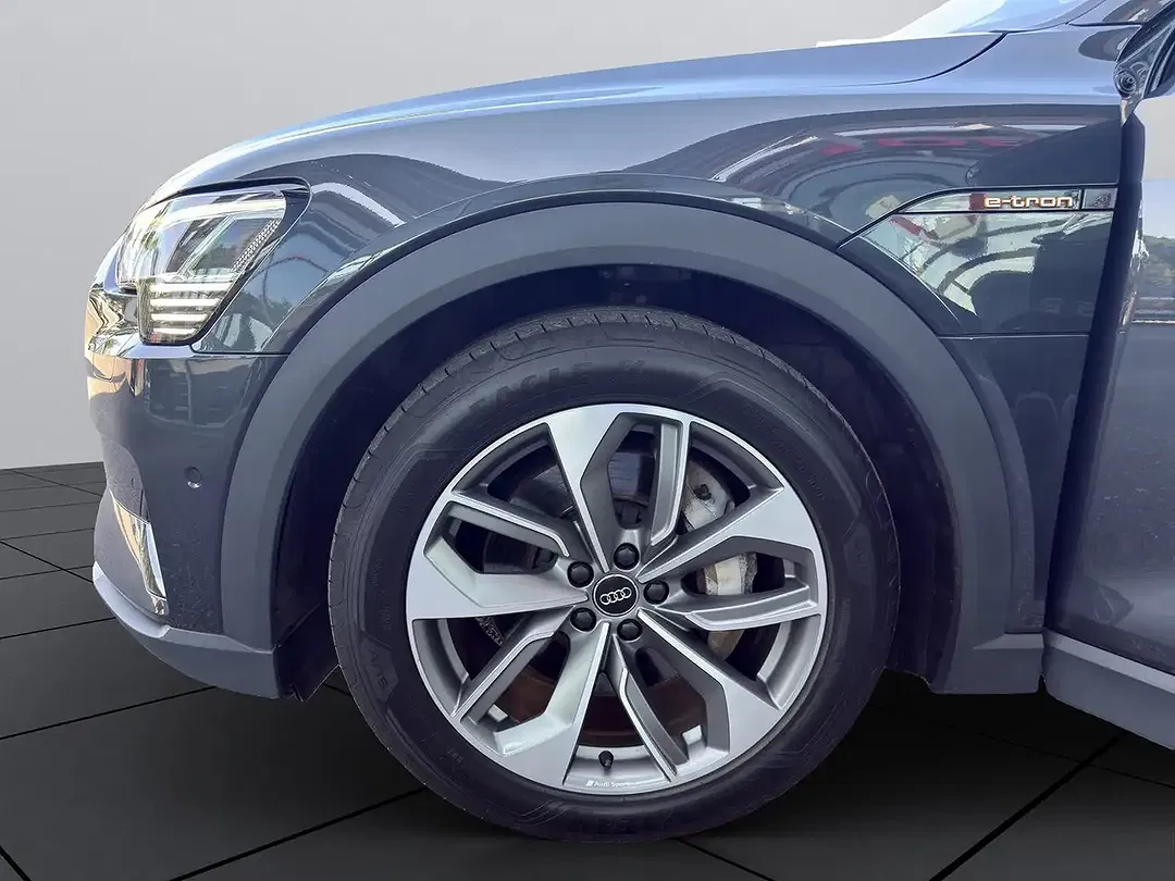 Audi e-tron - Thumbnail 7
