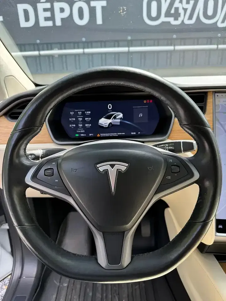 Tesla Model X - Thumbnail 12