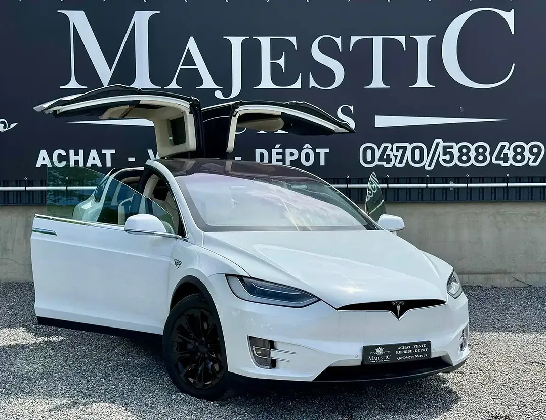 Tesla Model X - Thumbnail 2