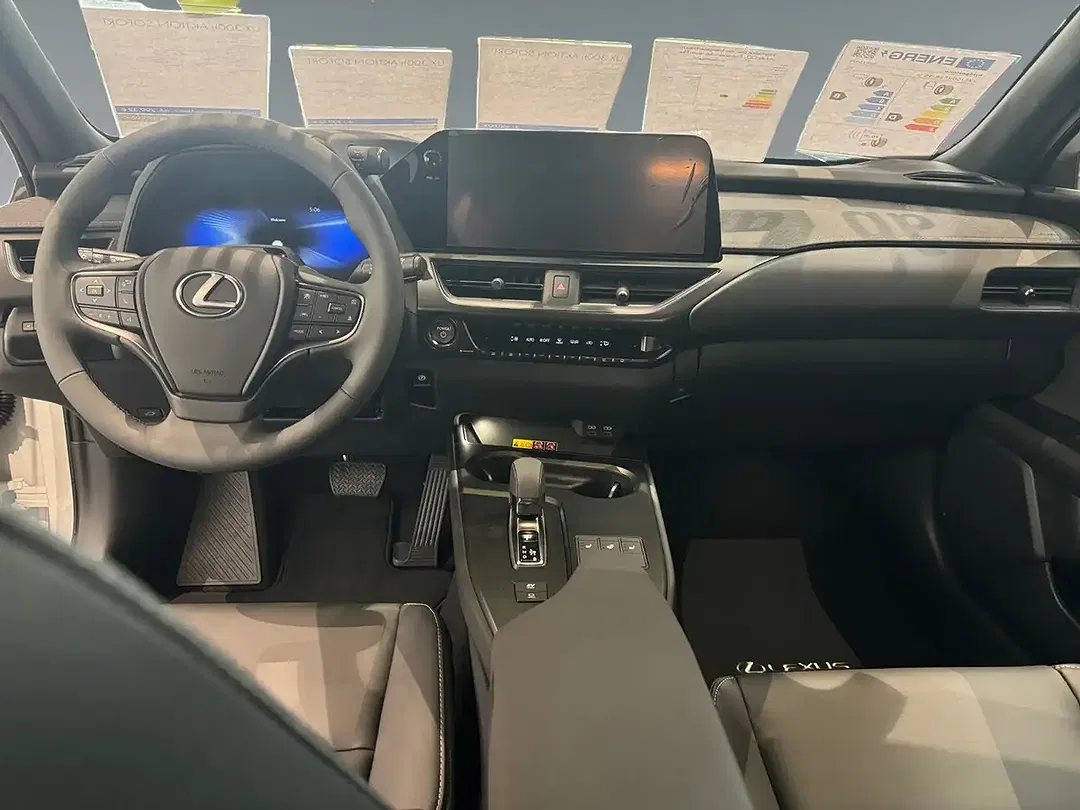 Lexus UX 300h - Thumbnail 9