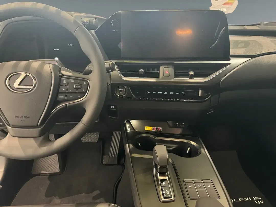 Lexus UX 300h - Thumbnail 10