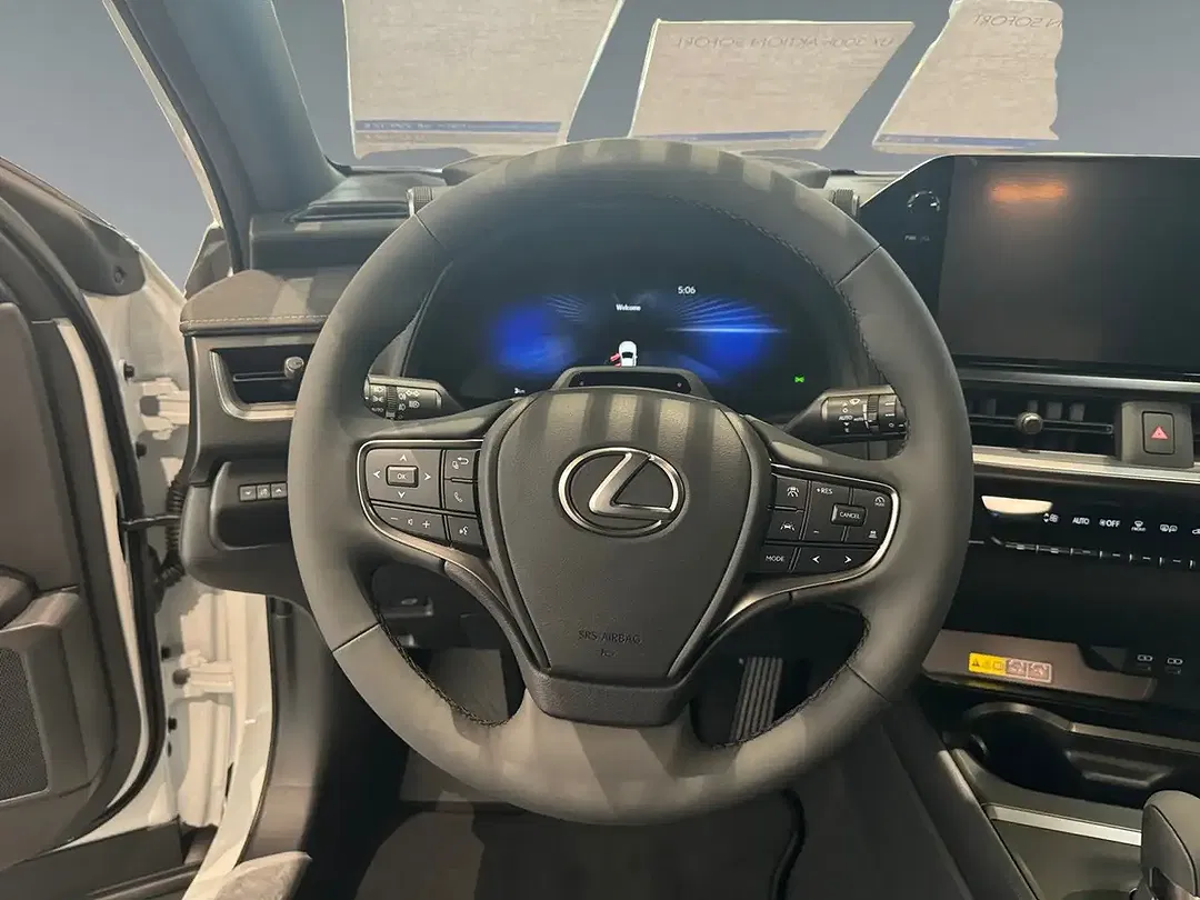 Lexus UX 300h - Thumbnail 11