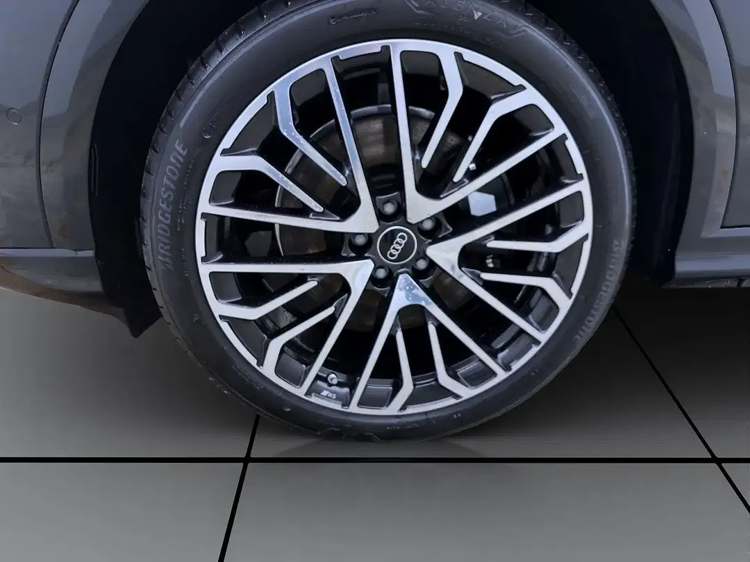 Audi SQ5 - Thumbnail 9