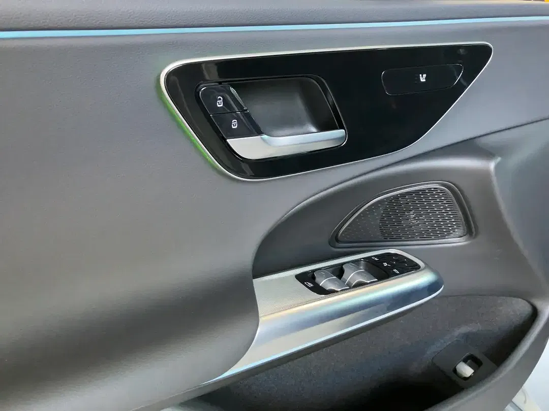 Mercedes-Benz E 300 - Thumbnail 12